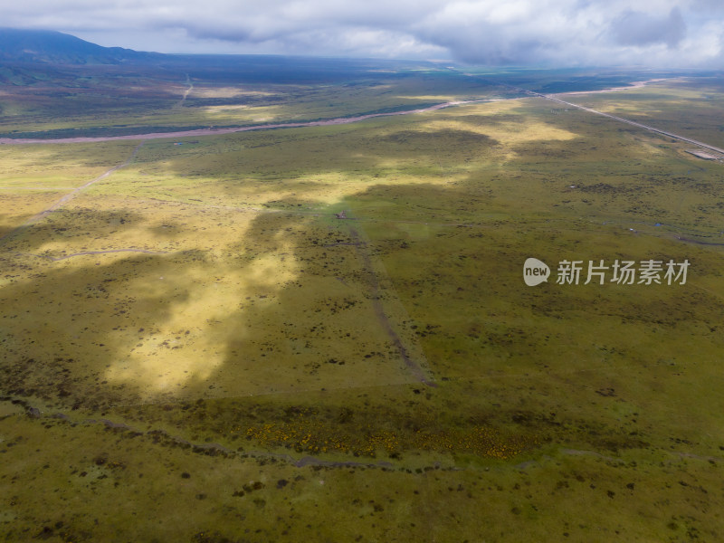 祁连山山脉航拍图