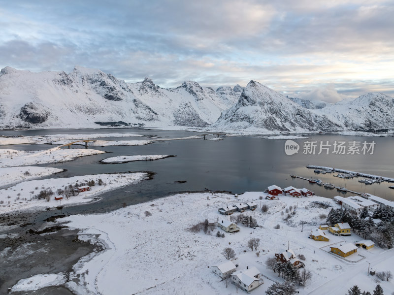 挪威罗弗敦群岛北极圈雷纳冬季雪景高空航拍