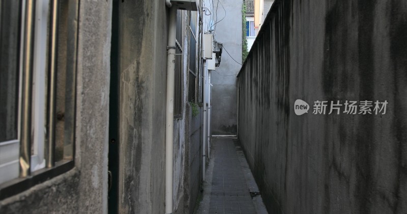 狭窄的老城区街巷