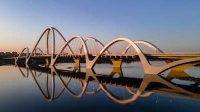 造型独特的大桥