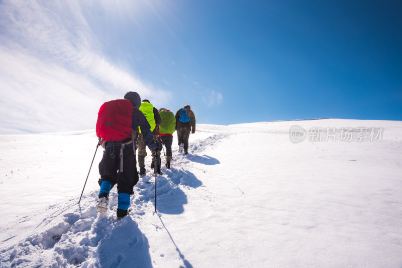 雪山徒步攀登旅行