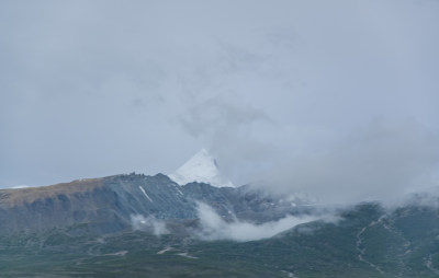 青藏铁路沿线青藏高原高山雪山自然风景