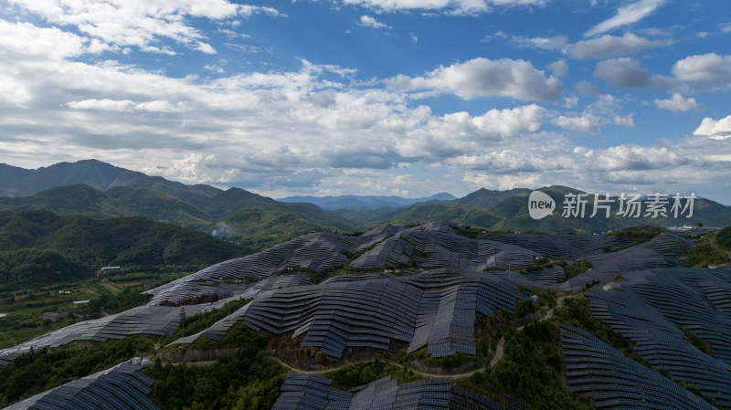 航拍大型的光伏发电基地，高兴科技能源产业