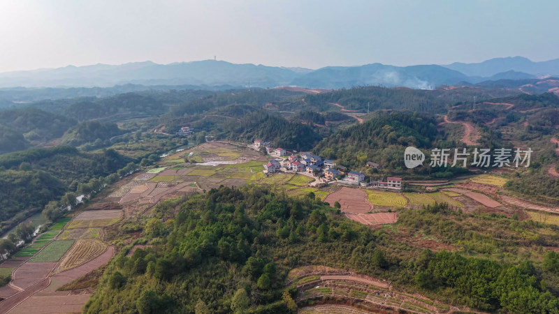 丘陵山川农田种植航拍图