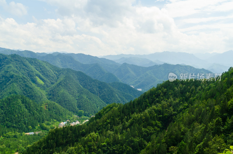 西安市蓝田秦岭山区青山绿树连绵山脉景观