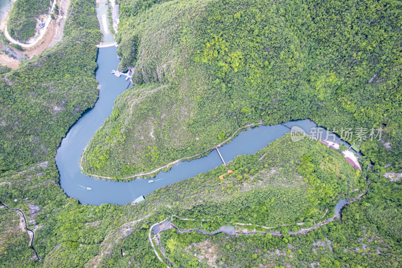 陕西金丝峡景区俯瞰河流山峰航拍摄影配图