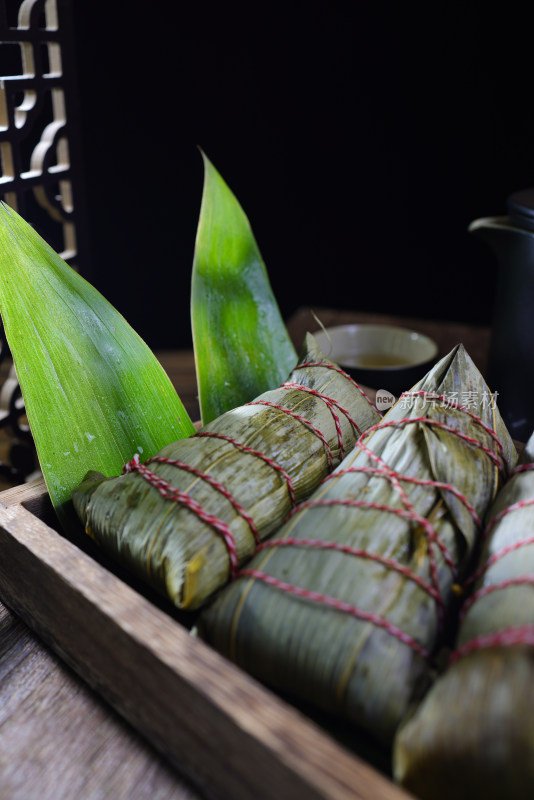 餐桌上的粽子特写镜头