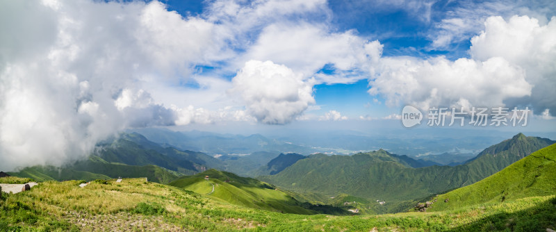 翠绿的高山