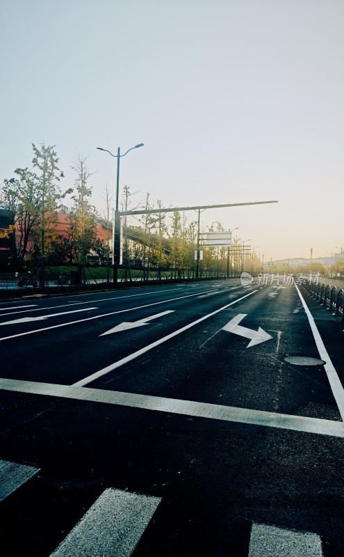 空旷道路及车道指示标线