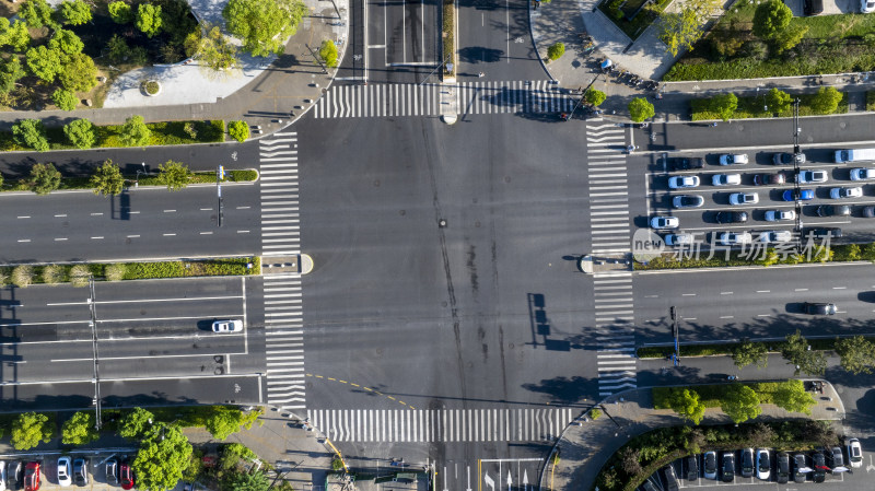 杭州滨江区滨康路车流道路