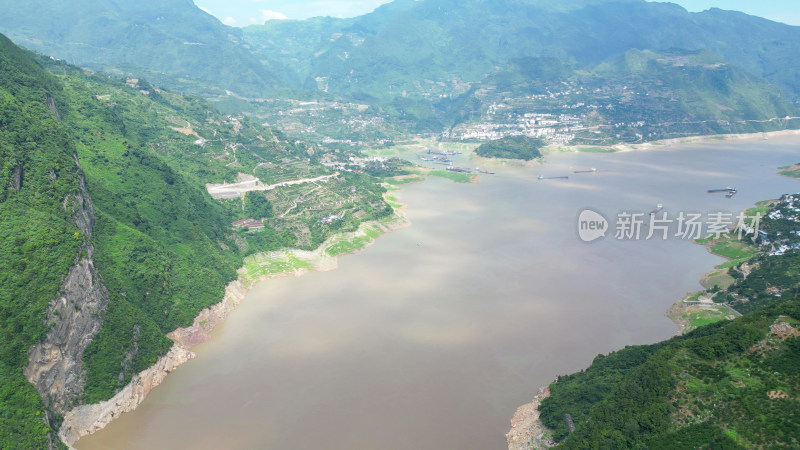 航拍湖北宜昌秭归县牛肝马肺峡长江风光