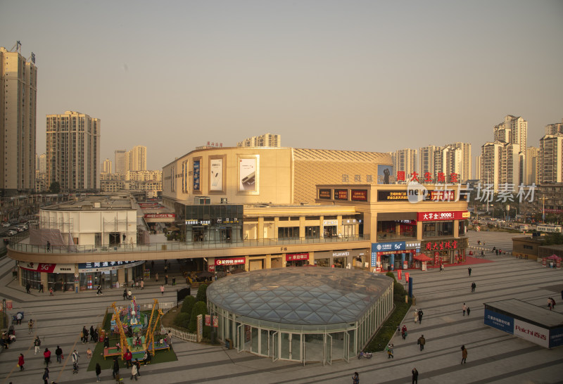 城市购物中心及广场全景