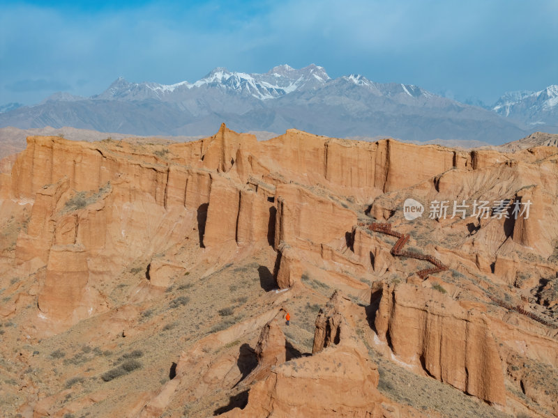 新疆南疆阿克苏温宿大峡谷天山托木尔峰航拍