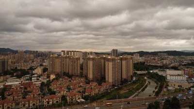 航拍广东省东莞市清溪镇风雨欲来城市风光