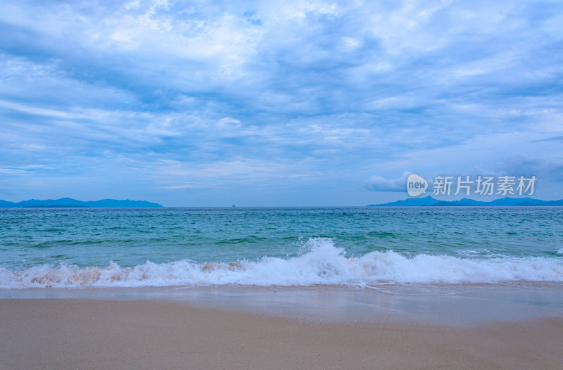 深圳盐田背仔角滨海公园海浪沙滩自然风光