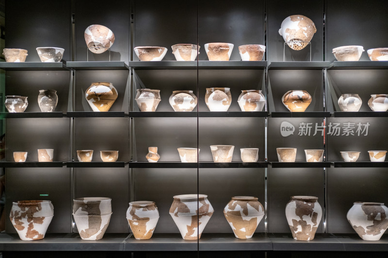 河南三门峡庙底沟博物馆的陶盆陶罐