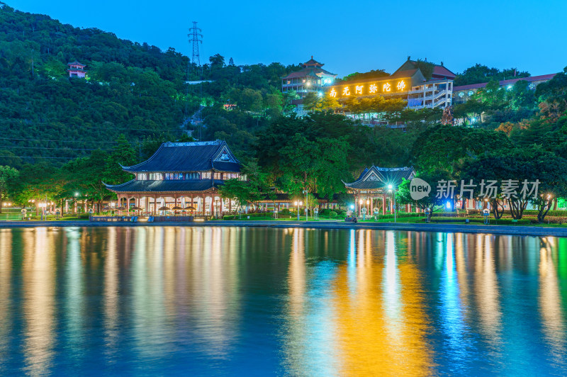 佛山顺峰山公园青云湖与宝林寺夜景灯光