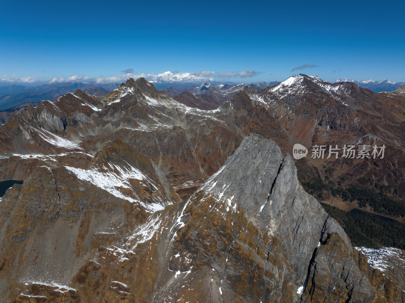 云南香格里拉南极洛雪山湖泊高空航拍