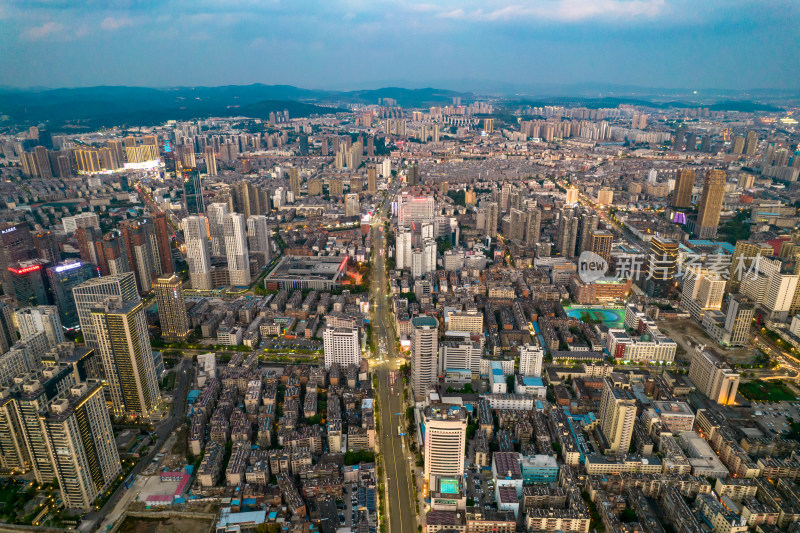 昆明城市夜景灯光航拍图