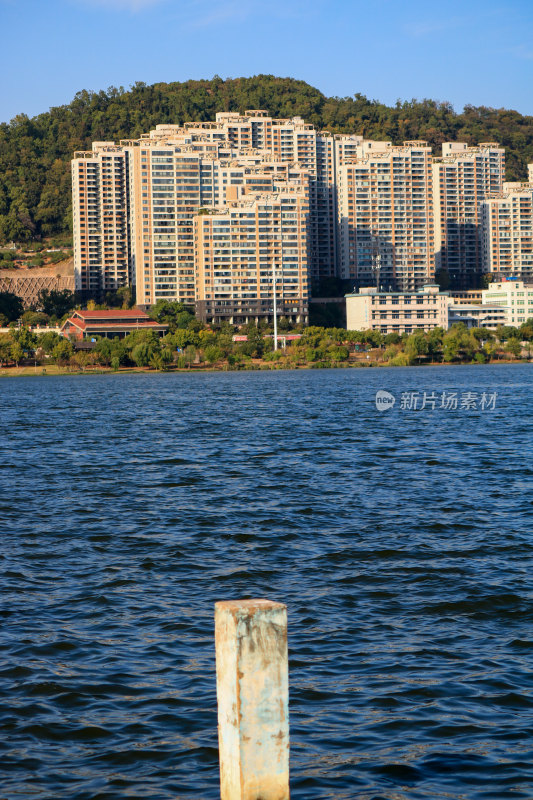 黄石磁湖景区城市风光，眺望城市天际线