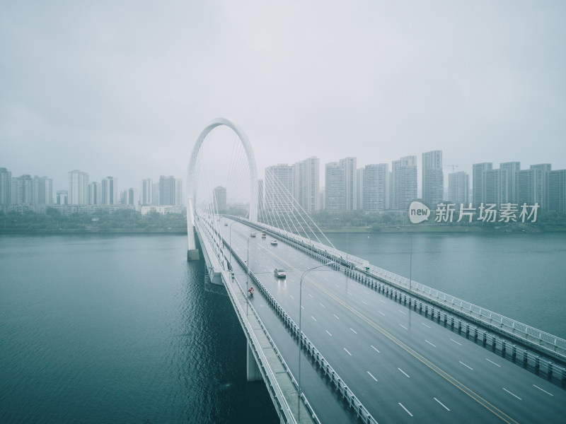 航拍雨雾中的桥梁-柳州白沙大桥