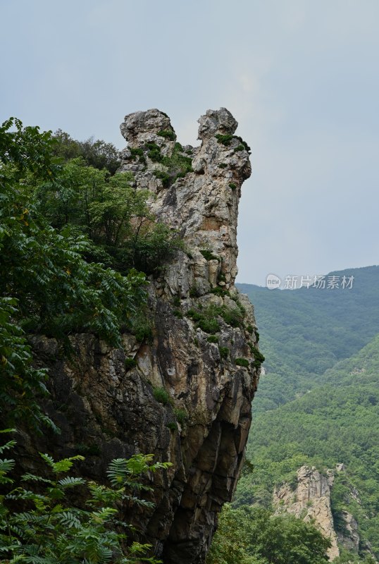 奇峰怪石