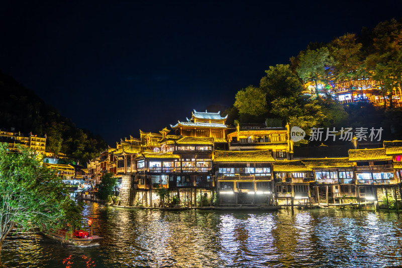 中国湖南湘西凤凰古城夜景