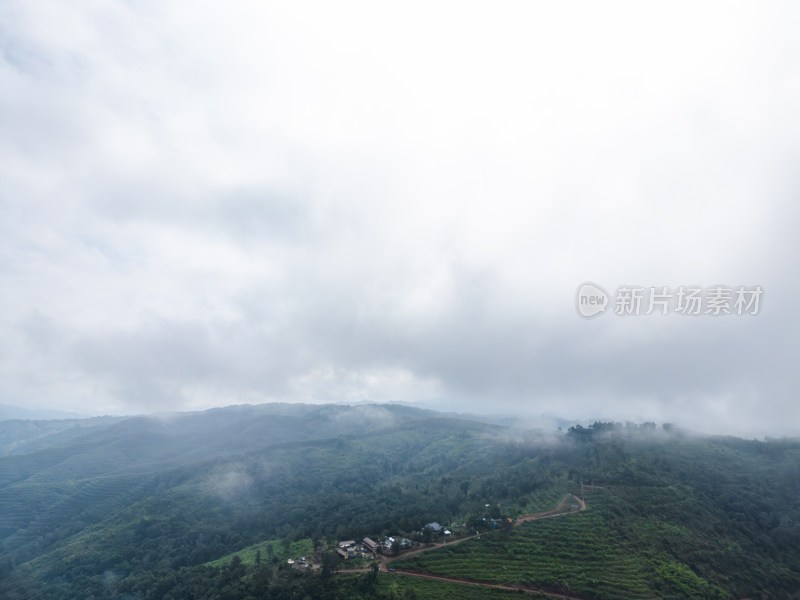 航拍云雾缭绕的山脉自然风光全景