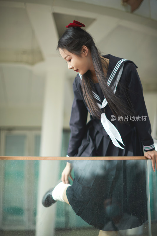 日系户外公园穿jk校服的少女