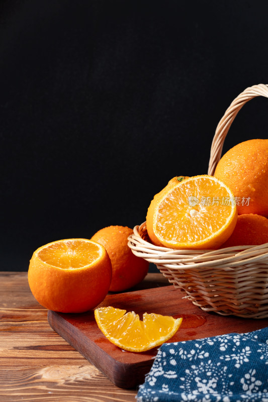 装在篮子里的爱媛果冻橙