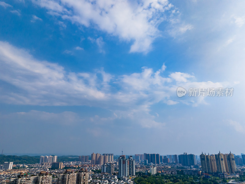 四川德阳城市大景蓝天白云航拍图