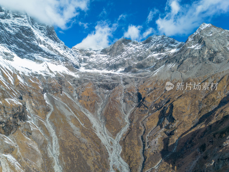 四姑娘山双桥沟航拍雪山峻岭壮丽景色