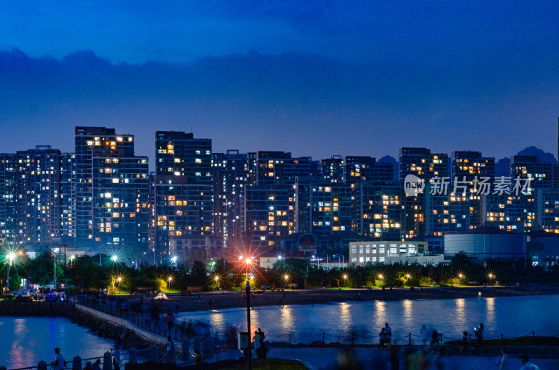 青岛小麦岛远望海滨城市夜色