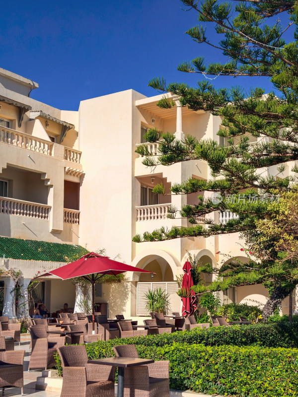 户外酒店庭院休闲桌椅景观