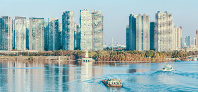 佛山市东平河上航行的船只