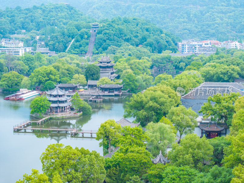 航拍浙江省台州市临海市东湖景区紫阳古街