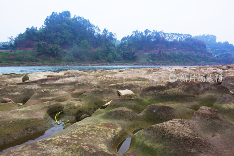 岩石河流喀斯特风景背景自然户外