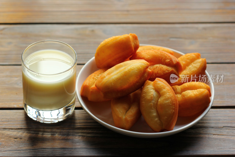 中国传统食品油条豆浆，家常简易早餐