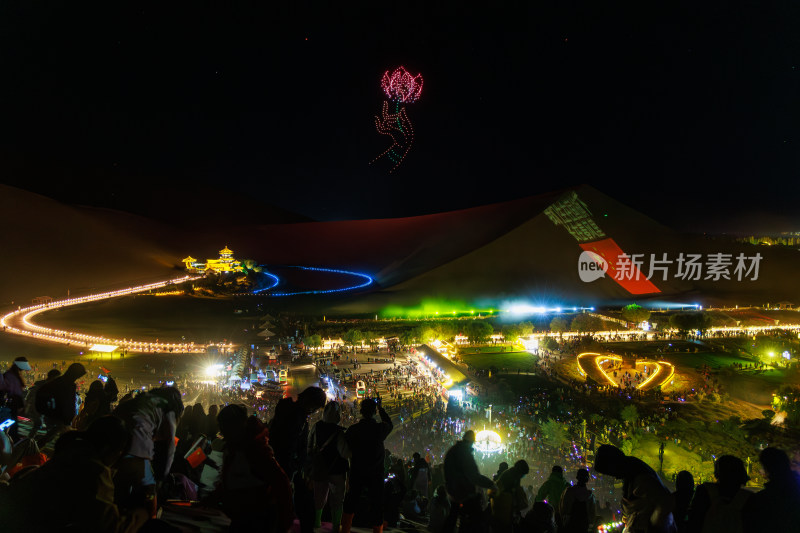 鸣沙山月牙泉夜景万人星空演唱会