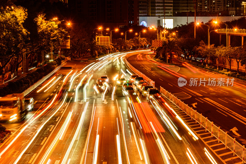 城市道路夜晚车流景象