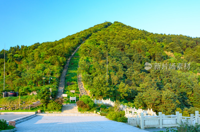 深圳梧桐山旅游景区登山栈道阶梯