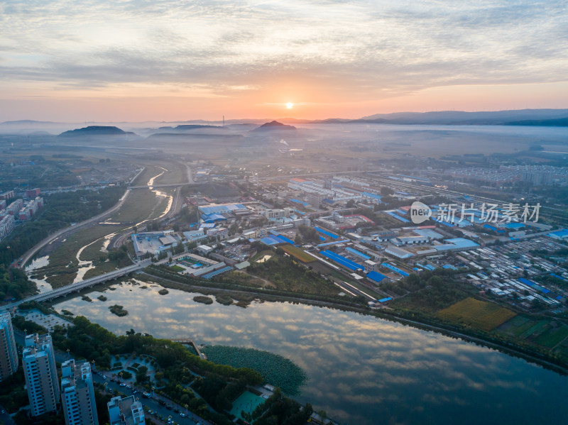 中国东北辽宁阜新市区城市日出航拍