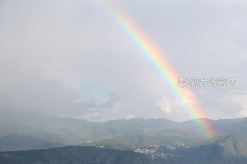 四川凉山州西昌天空中的彩虹