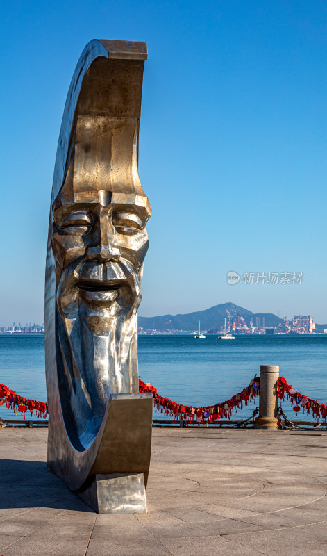 山东烟台月亮湾海滨公园景观