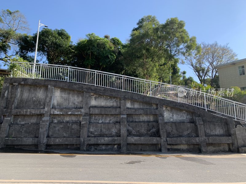 路边石墙及绿植景观