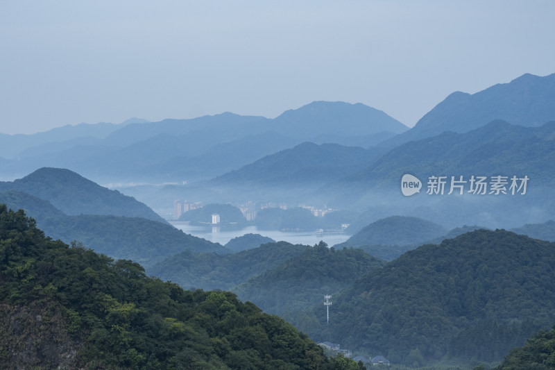 浙江杭州大朗山自然风光，在夕阳下的村庄