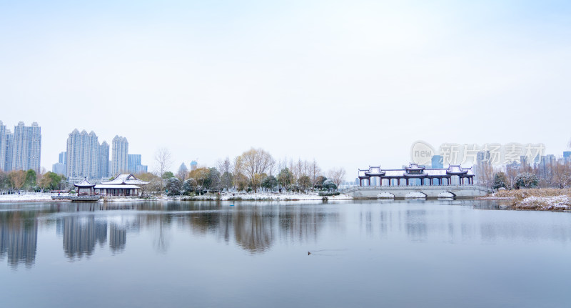 武汉沙湖公园冬天雪景