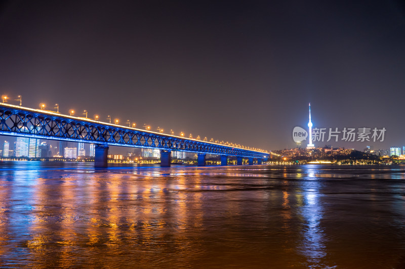 湖北武汉长江大桥夜景