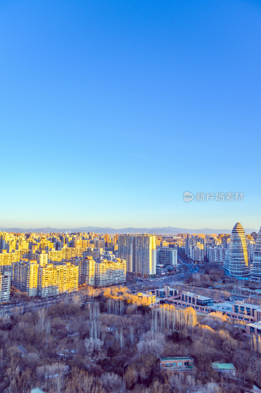 北京城市天际线日出全景图