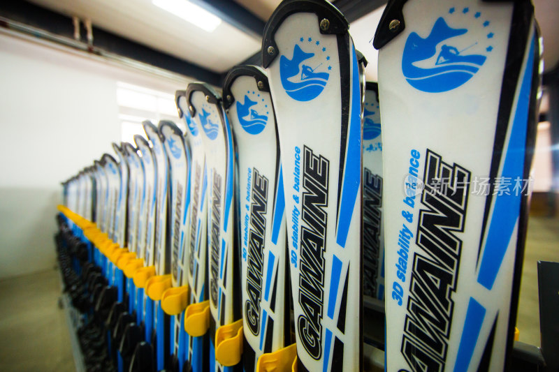 滑雪场的滑雪装备